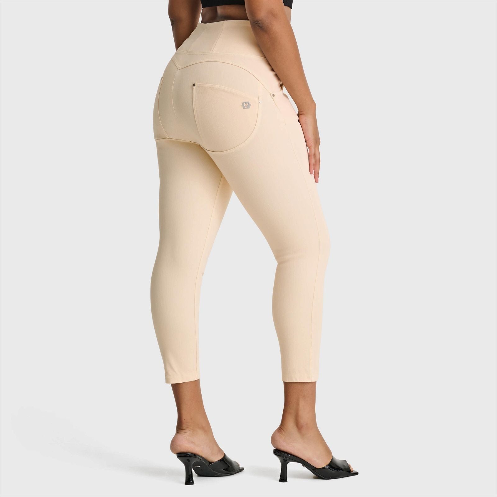 WR.UP® SNUG Curvy Jeans - High Waisted - 7/8 Length - Ivory 1