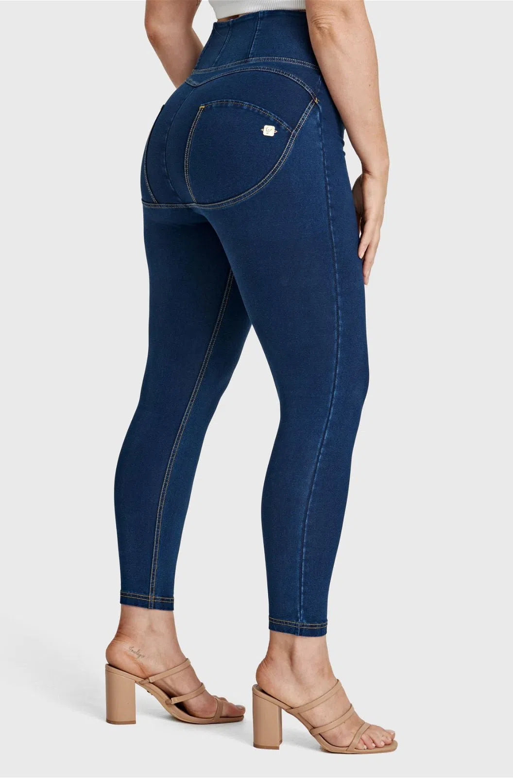 WR.UP® Curvy Denim - Zip High Waisted - 7/8 Length - Dark Blue + Yellow Stitching