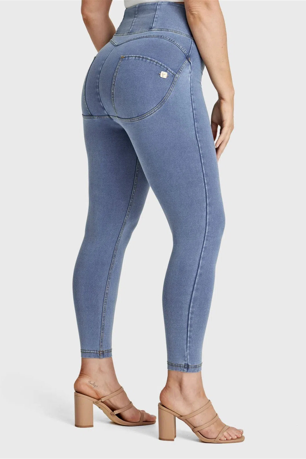 WR.UP® Curvy Denim - Zip High Waisted - 7/8 Length - Light Blue + Yellow Stitching 1