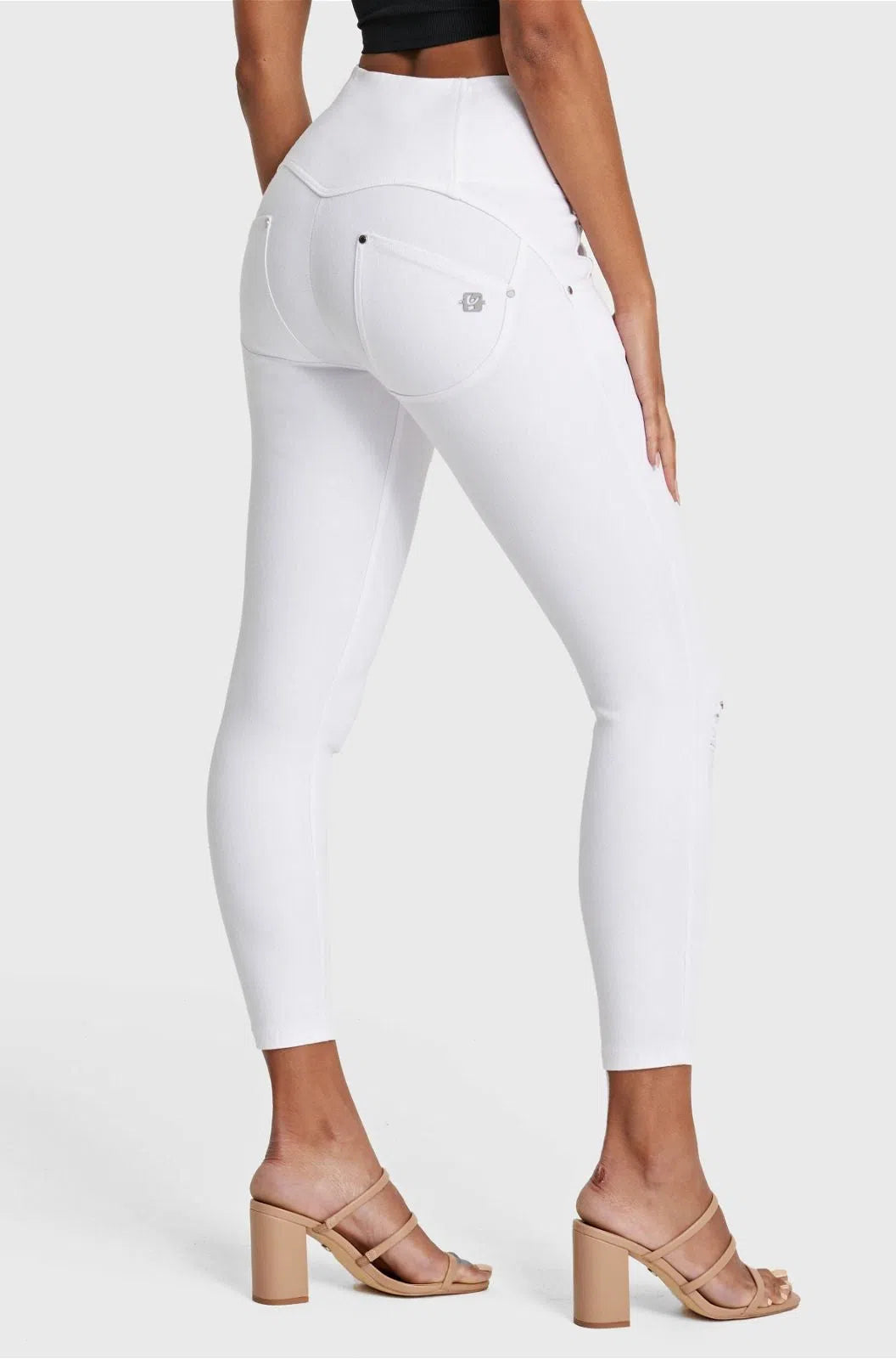 WR.UP® SNUG Distressed Jeans - High Waisted - 7/8 Length - White