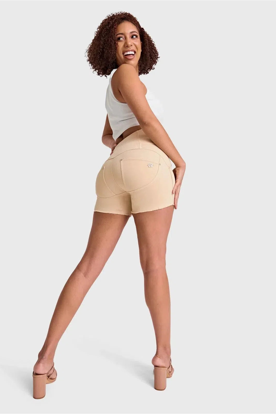 WR.UP® SNUG Jeans - 3 Button High Waisted - Shorts - Beige 1