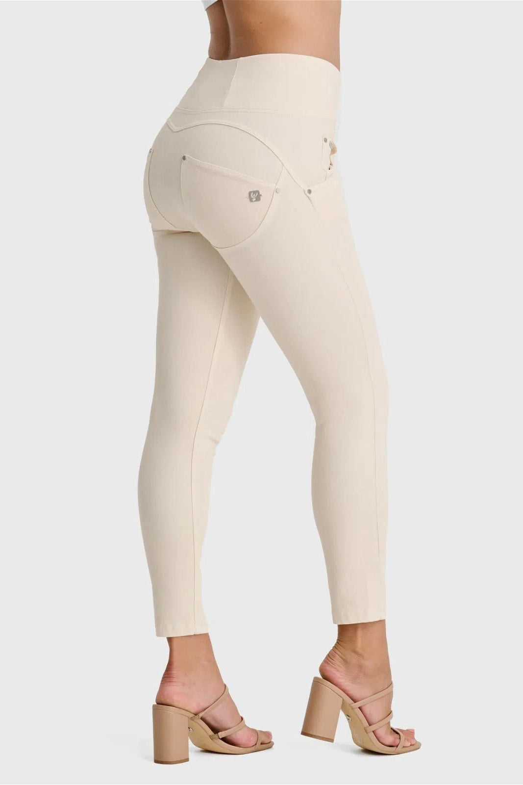 WR.UP® SNUG Jeans - High Waisted - 7/8 Length - Ivory 3