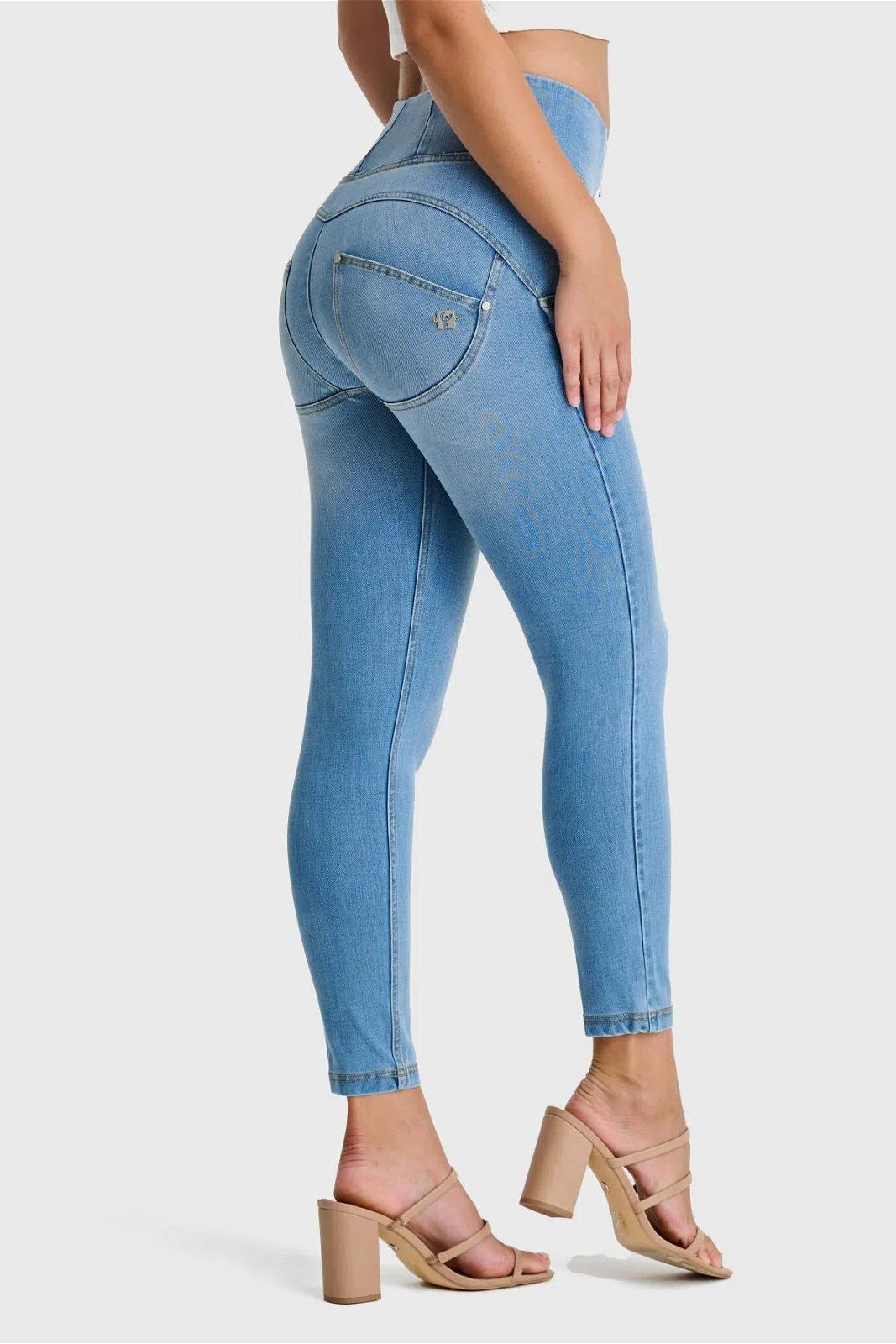 WR.UP® SNUG Jeans - High Waisted - 7/8 Length - Light Blue + Yellow Stitching 2