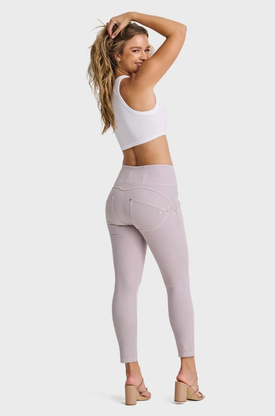 WR.UP® SNUG Jeans - High Waisted - 7/8 Length - Light Grey